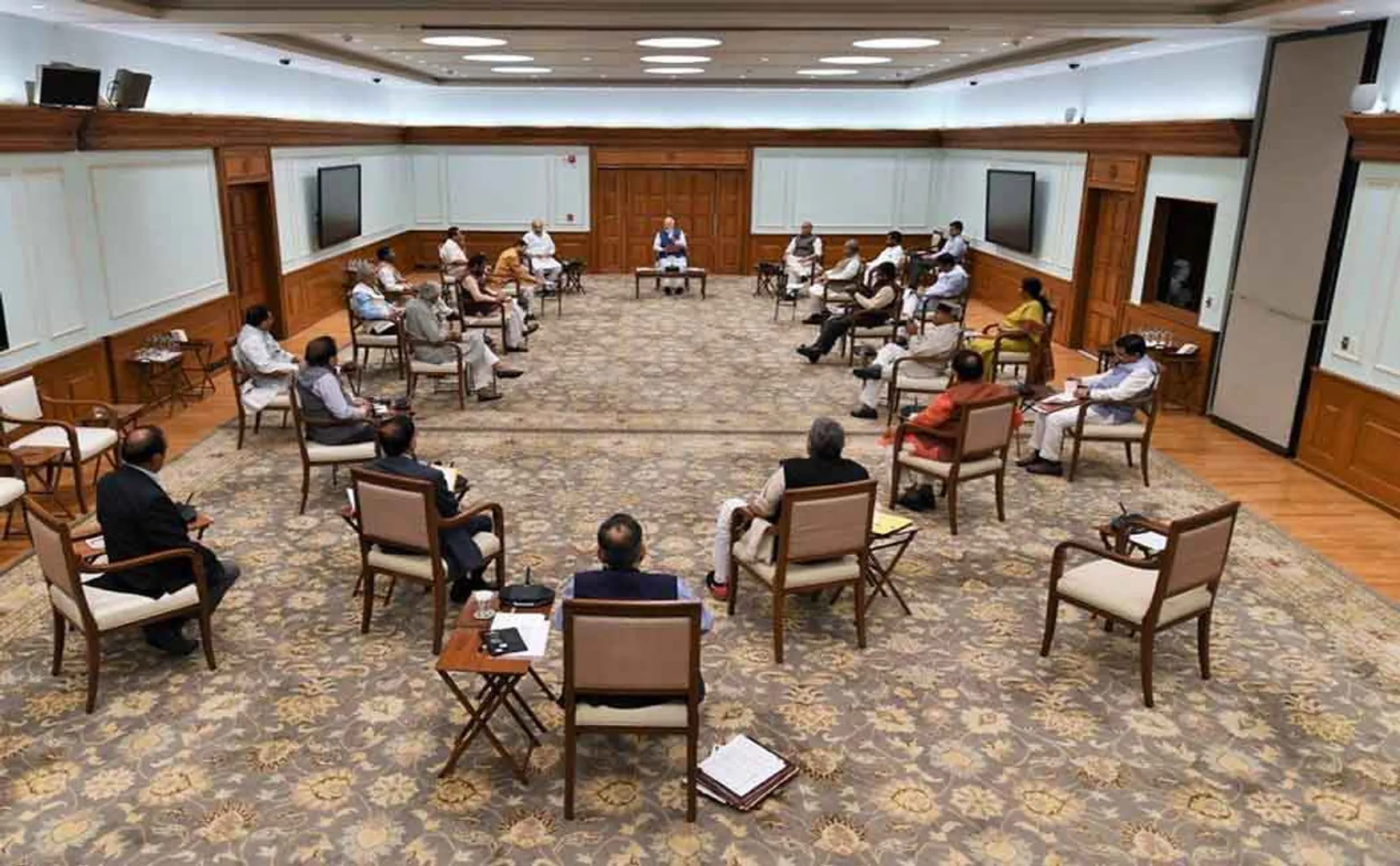 prime minister meeting union minister maintain social distancing 